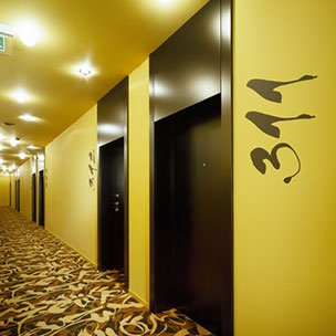 Hotel Perla Praha, Rols